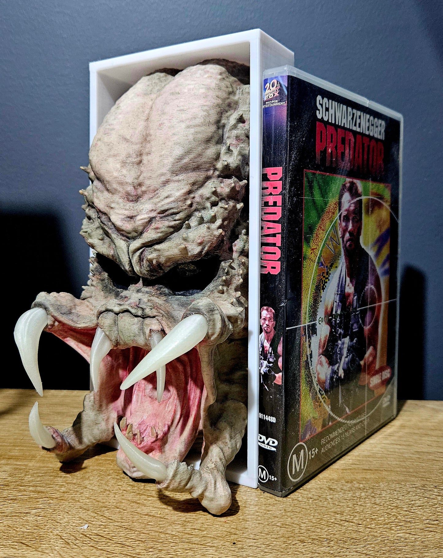 Predator book nook