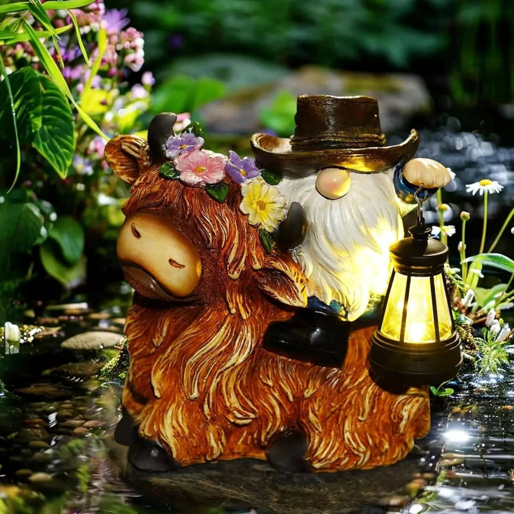Solar Highland Cow Garden Light — Outdoor LED Stake Lamp