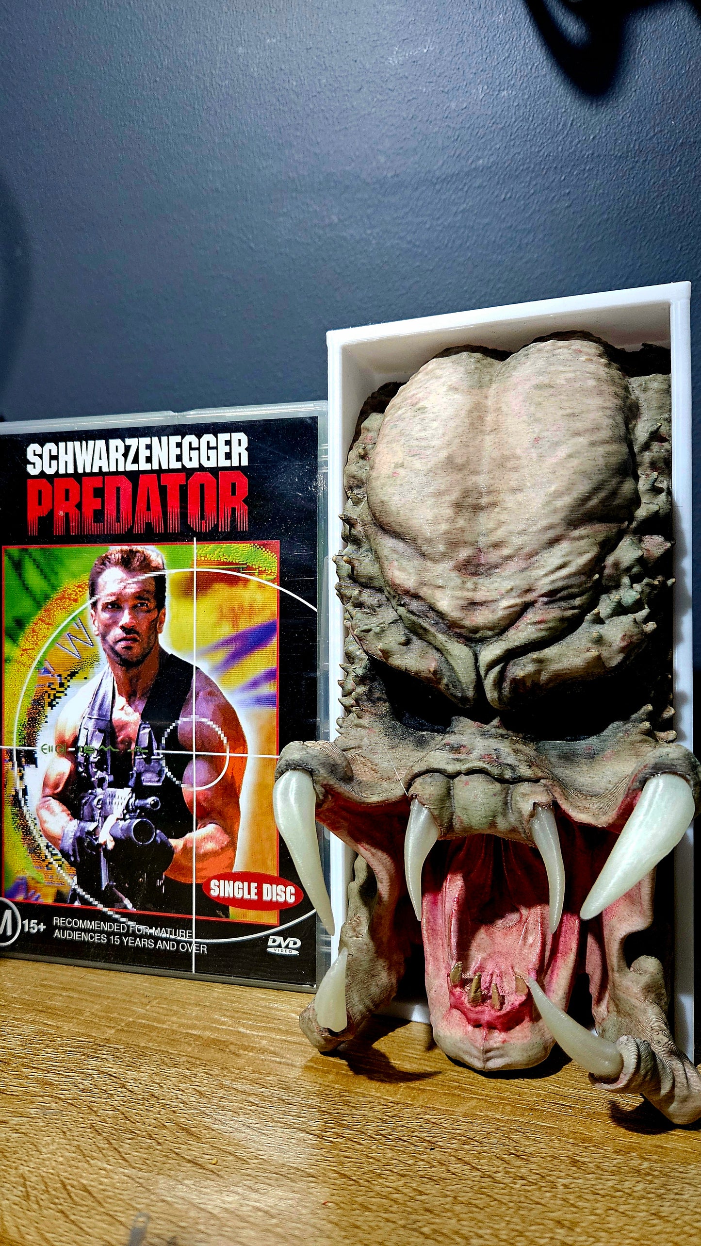 Predator book nook